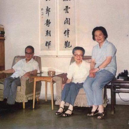 我们仨"经典语录教我们珍视家庭: 解读杨绛笔下那份深深的亲情与人生智慧